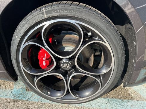 Used 2025 Alfa Romeo Giulia AWD image 21