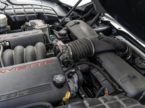 Used 2004 Chevrolet Corvette Coupe w/ Roof Package RWD image 30