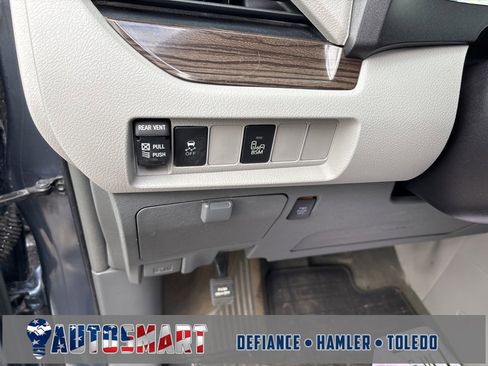 Used 2016 Toyota Sienna L image 21
