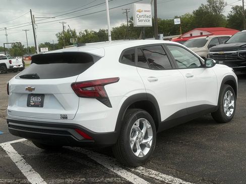 New 2026 Chevrolet Trax LS w/ LS Convenience Package FWD image 6