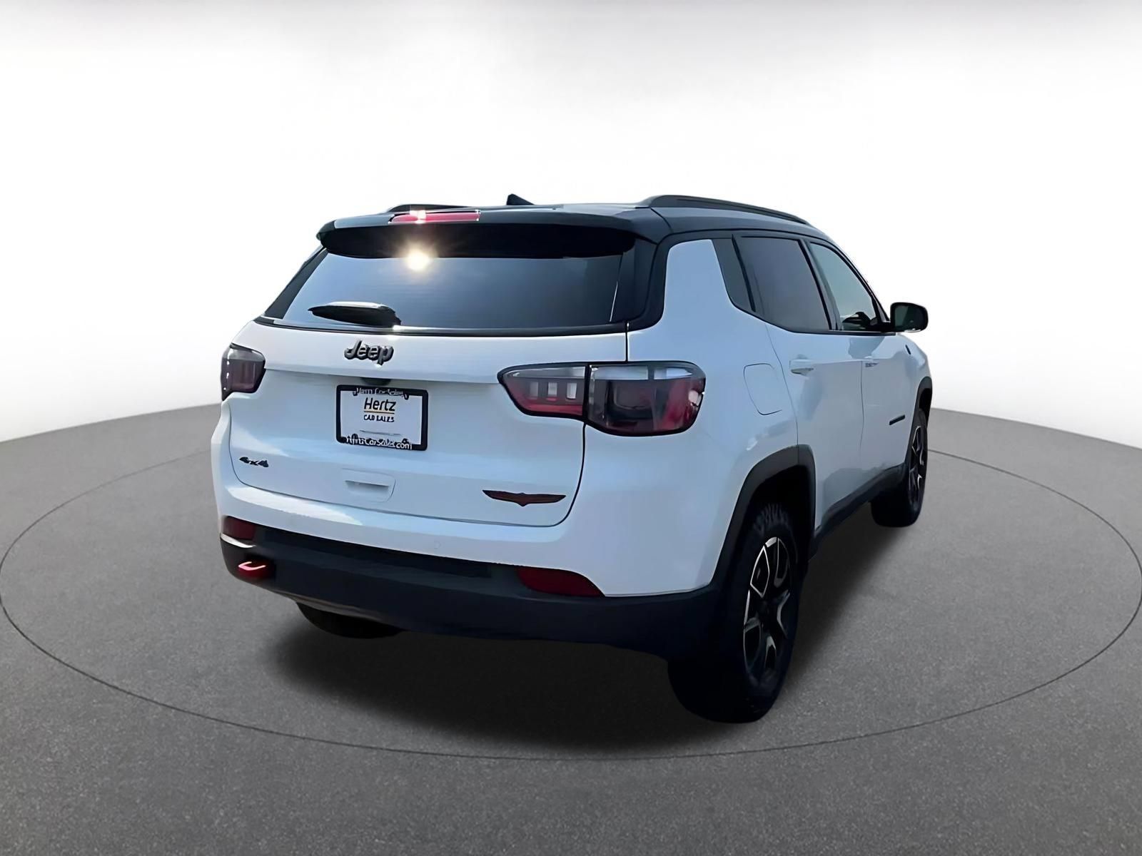 Used 2025 Jeep Compass Trailhawk AWD/4WD image 13