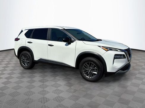 Used 2023 Nissan Rogue S FWD image 3