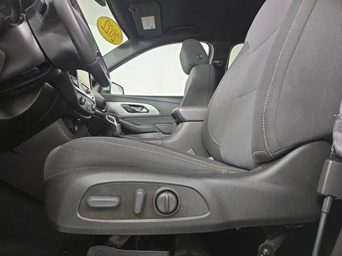 Used 2022 Chevrolet Traverse LT FWD image 30