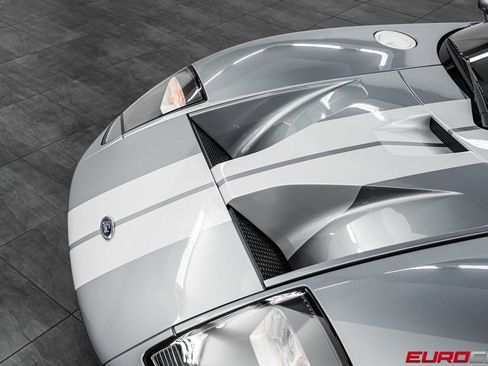 Used 2006 Ford GT RWD image 9