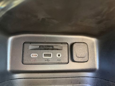 Used 2023 Chevrolet Equinox LT image 31