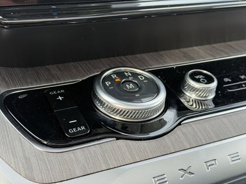 New 2025 Ford Expedition Platinum w/ Platinum Ultimate Package image 18