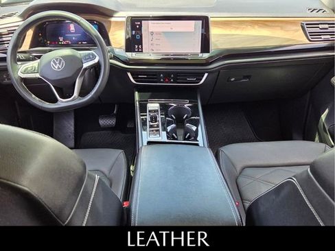 Used 2024 Volkswagen Atlas SE w/ Panoramic Sunroof Package FWD image 9