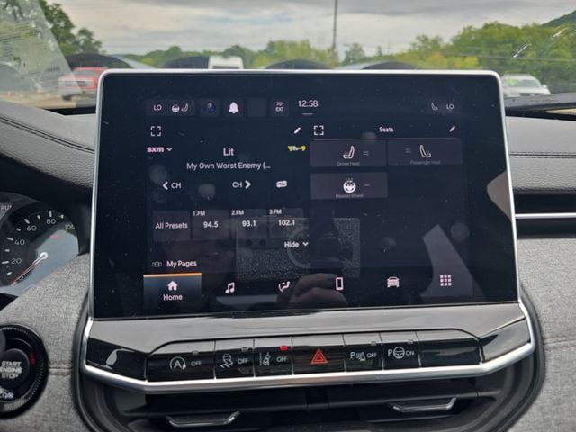 Used 2023 Jeep Compass Latitude AWD/4WD image 16
