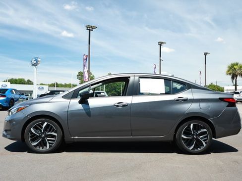 Used 2024 Nissan Versa SR FWD image 9