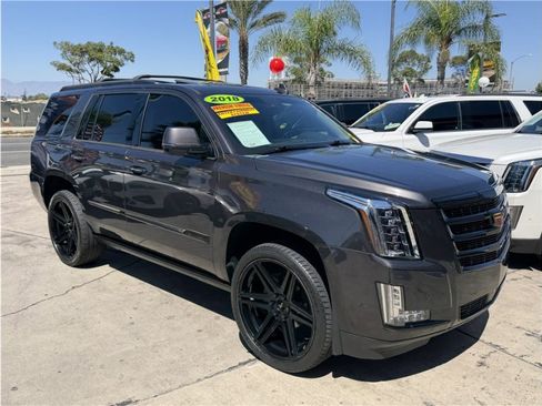Used 2018 Cadillac Escalade Premium Luxury AWD/4WD image 8