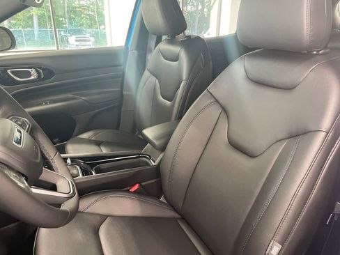 New 2025 Jeep Compass Limited w/ Sun & Sound Group image 11