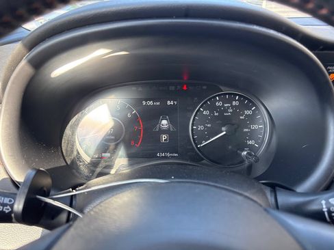 Used 2024 Nissan Kicks SR w/ SR Premium Package FWD image 6