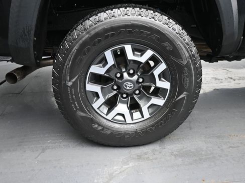 Used 2021 Toyota Tacoma TRD Off-Road image 10