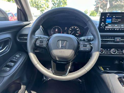 Used 2024 Honda HR-V EX-L image 11