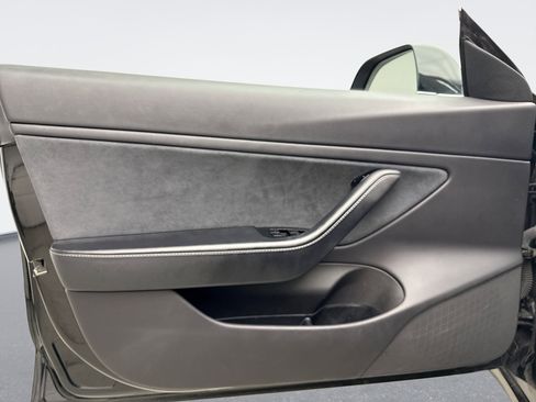 Used 2019 Tesla Model 3 Standard Range Plus image 9