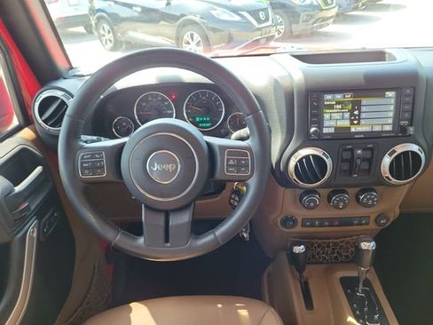 Used 2015 Jeep Wrangler Unlimited Sahara w/ Dual Top Group AWD/4WD image 14