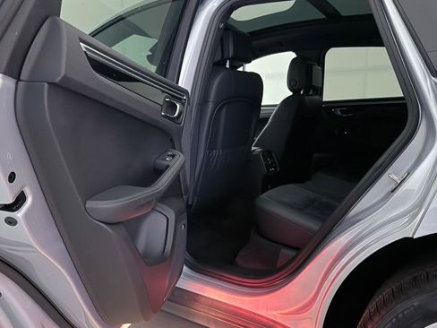 Used 2018 Porsche Macan S image 21