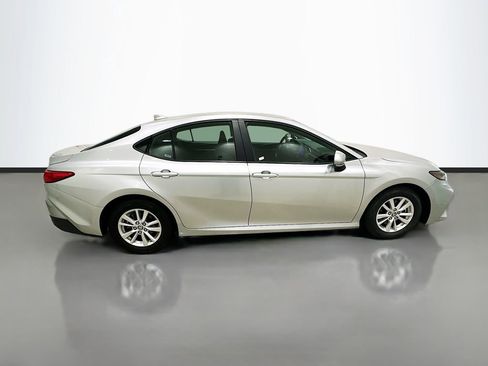 Used 2025 Toyota Camry LE FWD image 8