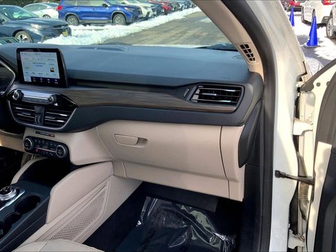 Used 2020 Ford Escape Titanium image 16