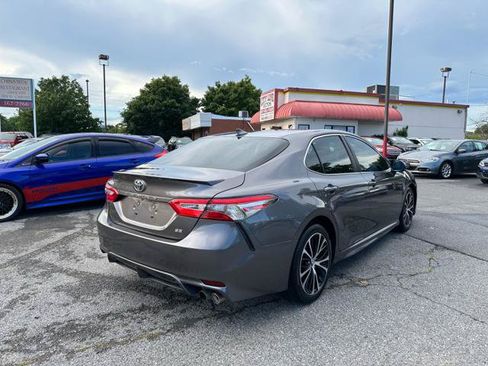 Used 2019 Toyota Camry SE FWD image 5