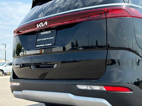 Used 2024 Kia Carnival EX FWD image 6