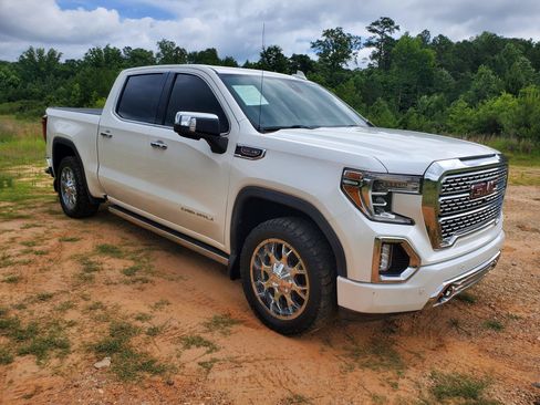 Used 2019 GMC Sierra 1500 Denali w/ Technology Package AWD/4WD image 13