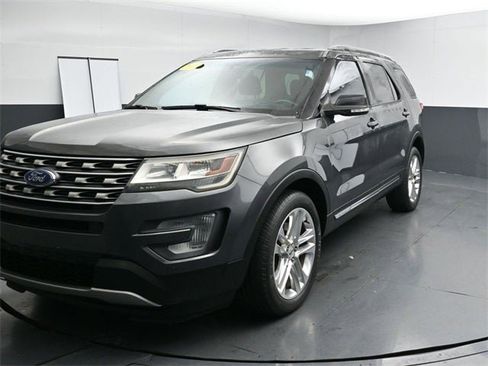 Used 2016 Ford Explorer XLT w/ Equipment Group 202A image 7