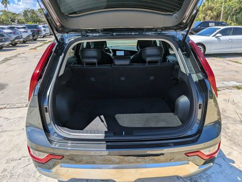 Certified 2025 Kia Niro EX Touring FWD image 11