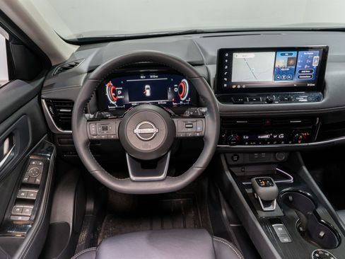 Used 2024 Nissan Rogue SL image 11