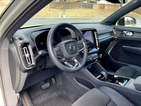 Used 2023 Volvo XC40 Recharge Plus w/ Protection Package Premier image 17