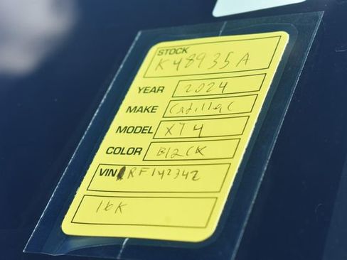 Used 2024 Cadillac XT4 Sport w/ Technology Package image 16