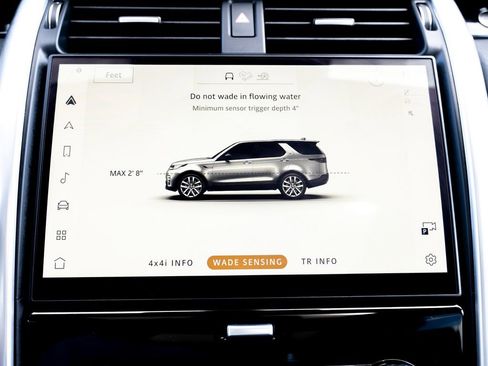 Certified 2024 Land Rover Discovery S image 28