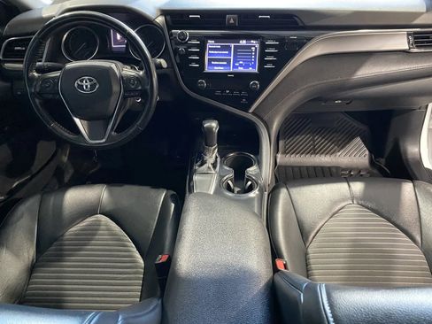 Used 2020 Toyota Camry SE w/ Carpet Mat Package image 5