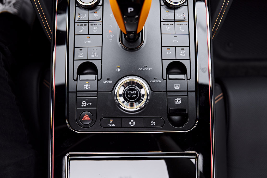 Used 2025 Bentley Flying Spur Plug-In Hybrid AWD/4WD image 61