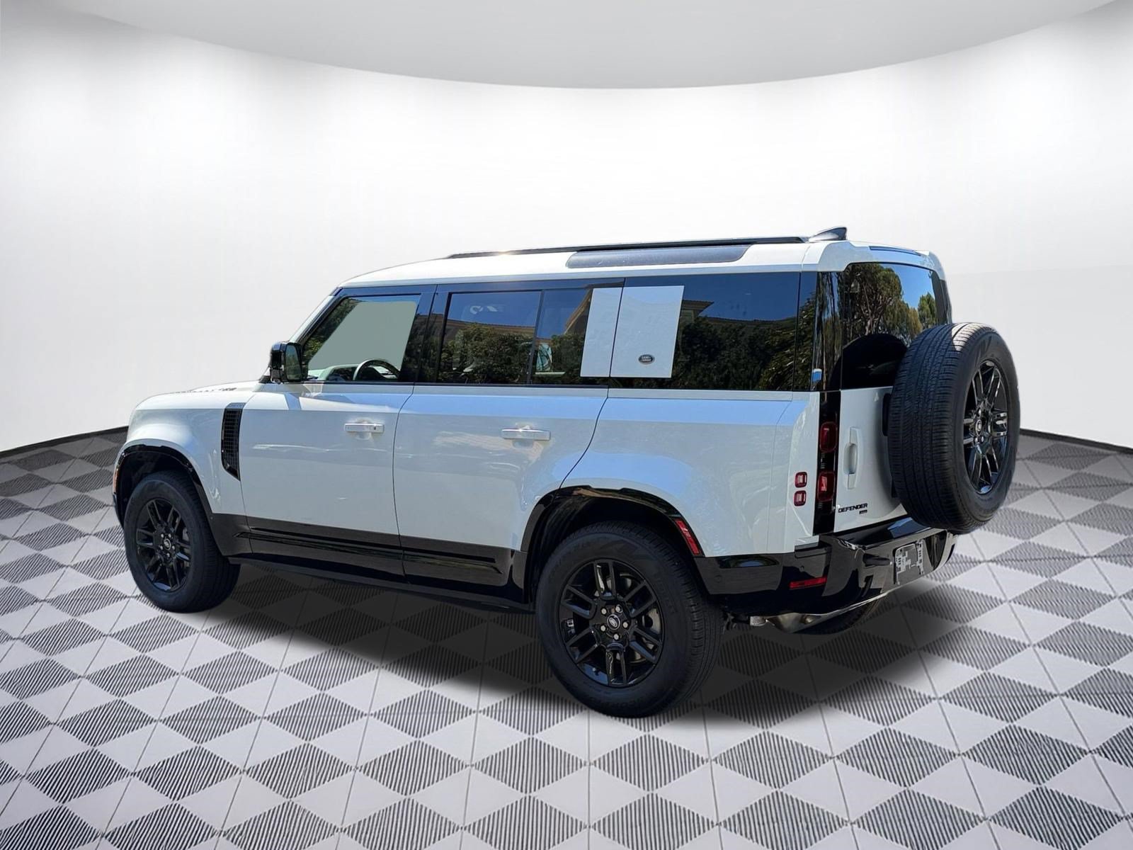 Used 2023 Land Rover Defender 110 X-Dynamic SE AWD/4WD image 3