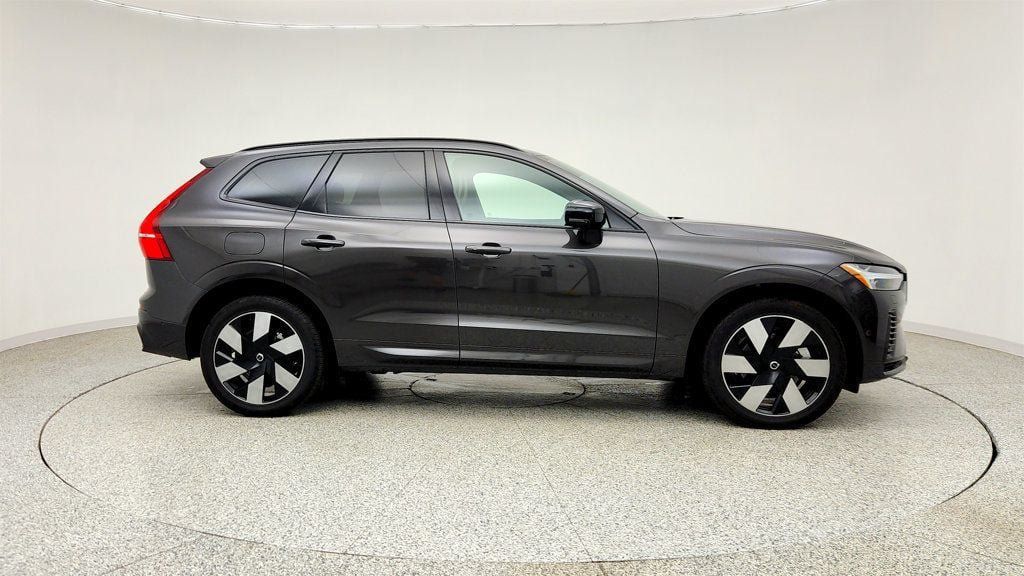 Used 2024 Volvo XC60 T8 Ultimate w/ Climate Package AWD/4WD image 4