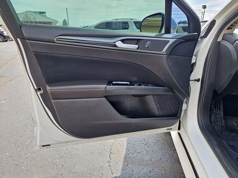 Used 2013 Ford Fusion SE FWD image 4