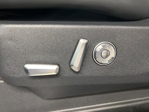 New 2026 Lincoln Navigator L Premier AWD/4WD image 28