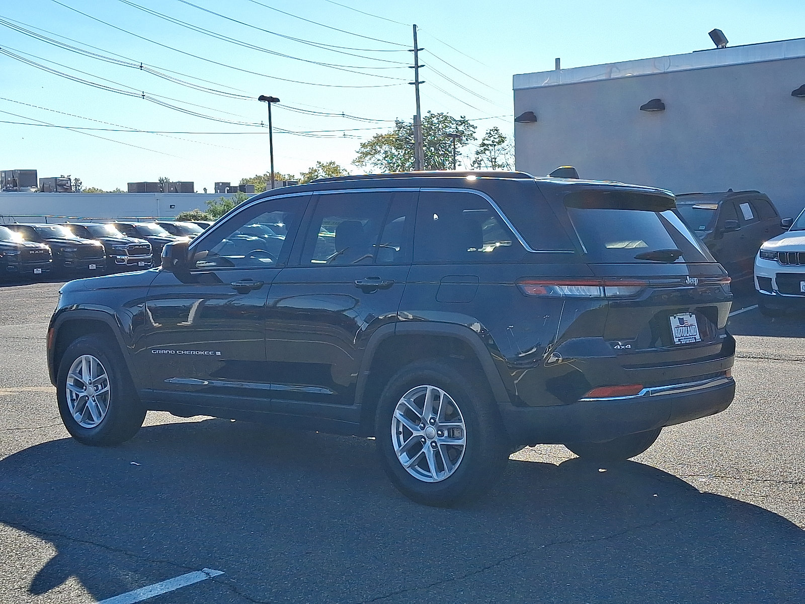 Used 2024 Jeep Grand Cherokee Laredo X w/ Luxury Tech Group I AWD/4WD image 5