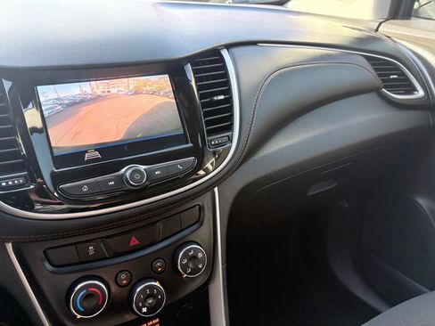 Used 2020 Chevrolet Trax LS FWD image 23