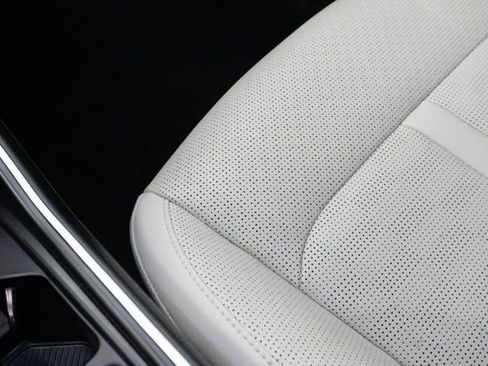 Used 2024 Kia Sorento S w/ Panoramic Sunroof Package FWD image 21