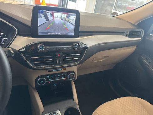 Used 2020 Ford Escape SE image 25