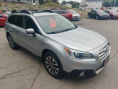 Used 2017 Subaru Outback 2.5i Limited AWD/4WD image 8