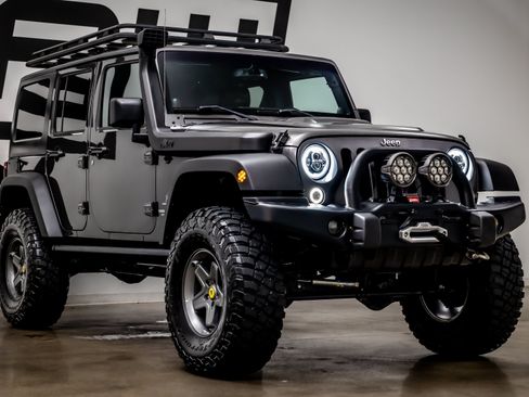 Used 2014 Jeep Wrangler Unlimited Rubicon w/ Max Tow Package AWD/4WD image 33
