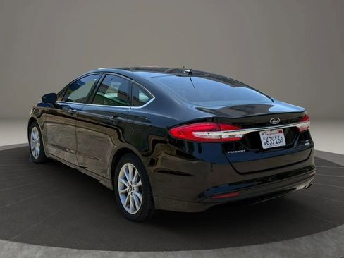Used 2017 Ford Fusion SE FWD image 8