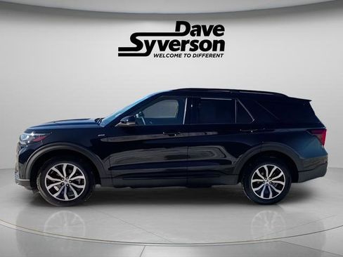 Used 2025 Ford Explorer ST-Line image 2