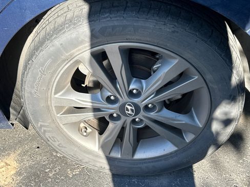 Used 2018 Hyundai Elantra SEL FWD image 4