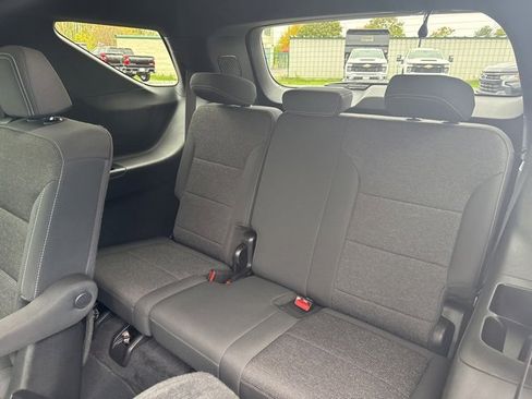Used 2025 Chevrolet Traverse LT image 25