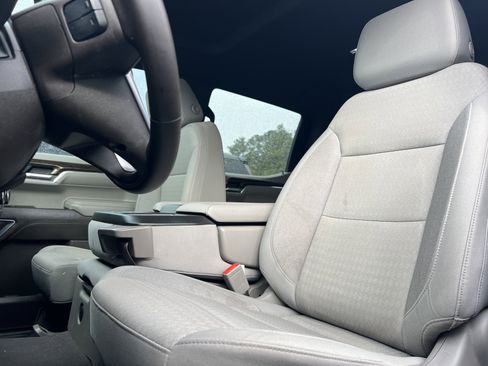 Used 2024 GMC Sierra 1500 SLE w/ Preferred Package image 3