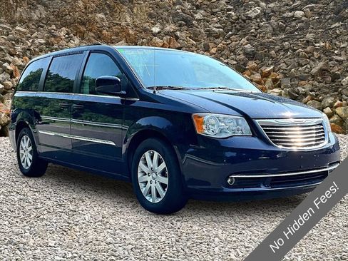 Used 2015 Chrysler Town & Country Touring FWD image 9
